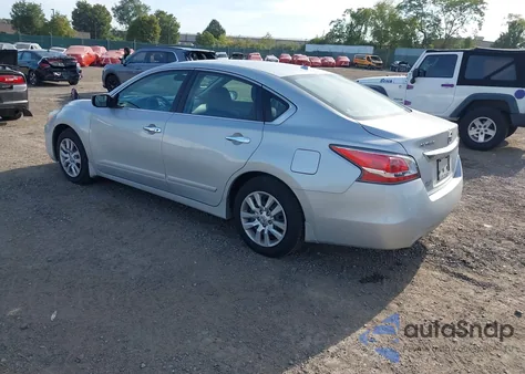 2015 Nissan Altima 2.5 S z USA, uszkodzony, nr VIN 1N4AL3AP2FN395793